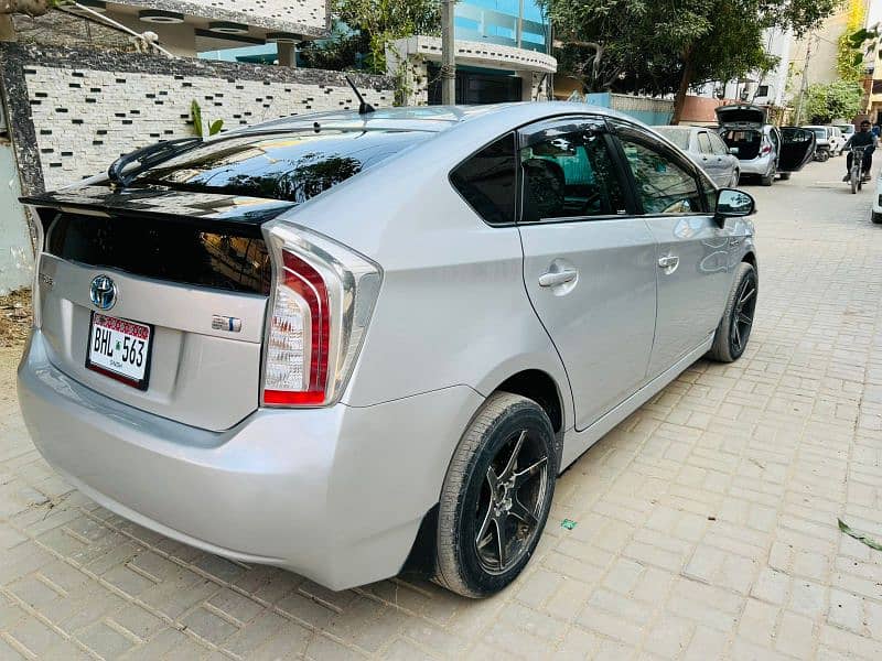 Toyota Prius 2013 9