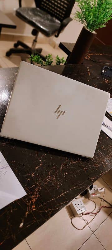 HP elitebook 830 G6 0