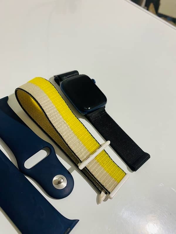 APPLE SERIES 6 44 MM 3 straps original charger urgent sell 2