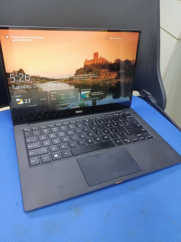 XPS Dell i7 5th generation 8gb ram SSD nvme 256 touch screen 7