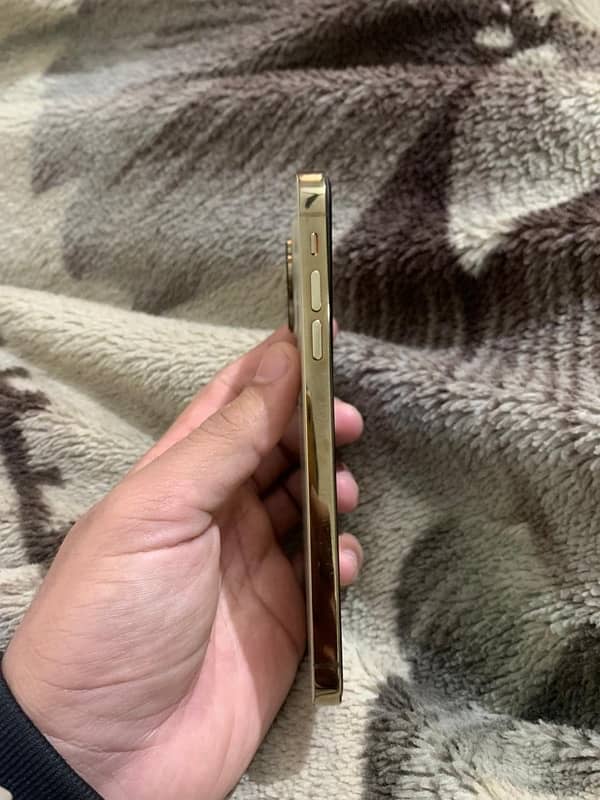 iPhone XR PTA 1