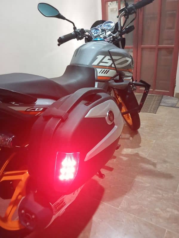 Honda cb150F 2