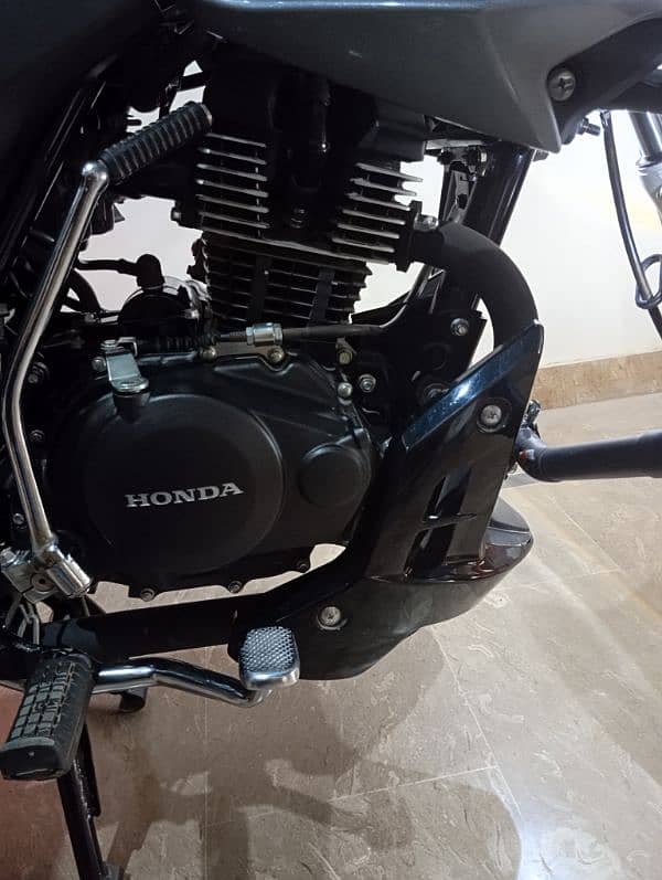 Honda cb150F 11