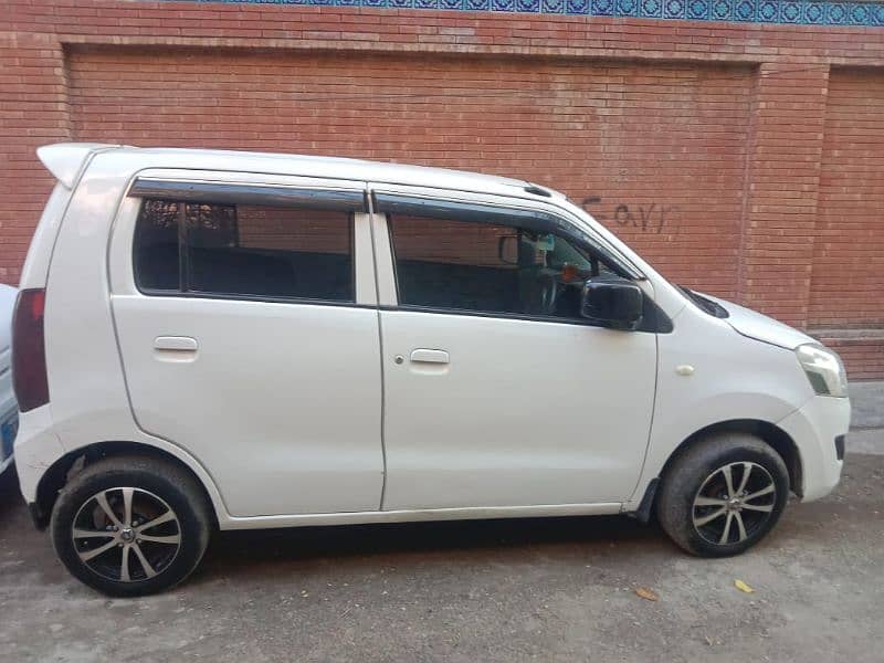 Suzuki Wagon R 2018 3