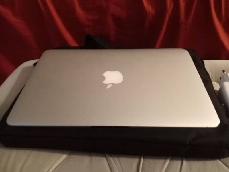 apple mac book air core i5 top condition 0