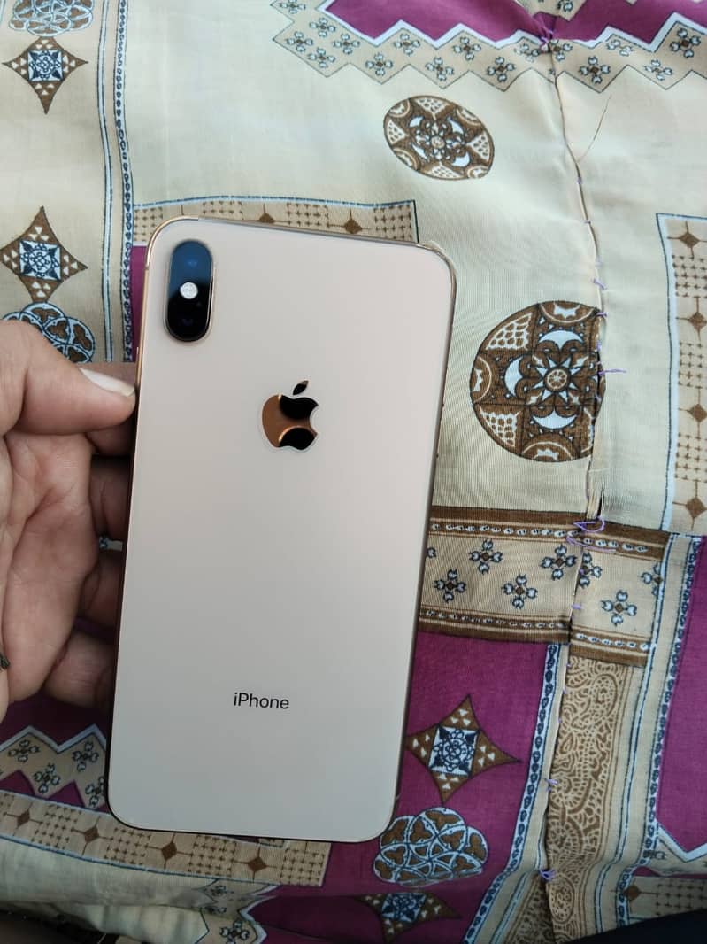 Apple iPhone XS Max 3