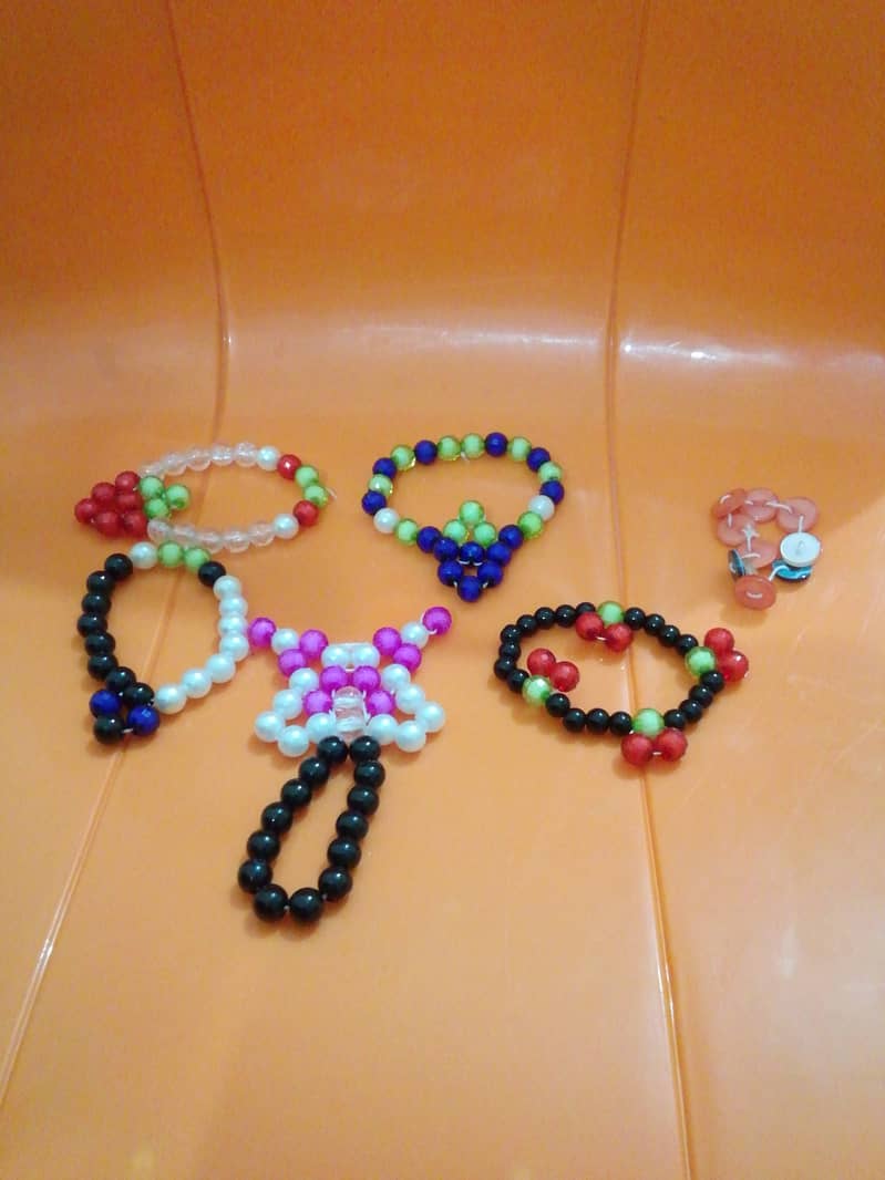 Bracelets 0