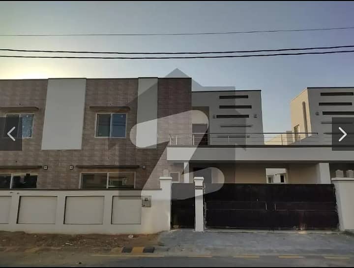 400 yards portion for rent in Gulshan-e-Iqbal Block 6 First floor facility easy access and airy environment. Excellent Location Best and central area of Gulshan Iqbal Block 6. 0