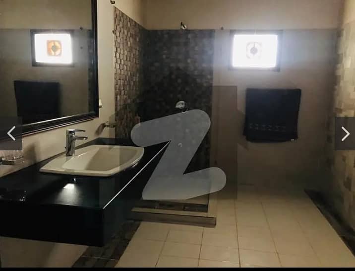 400 yards portion for rent in Gulshan-e-Iqbal Block 6 First floor facility easy access and airy environment. Excellent Location Best and central area of Gulshan Iqbal Block 6. 6