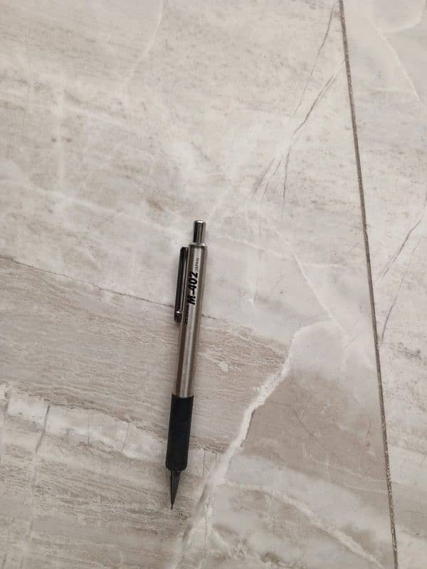 zebra M-402 mechanical pencil 1