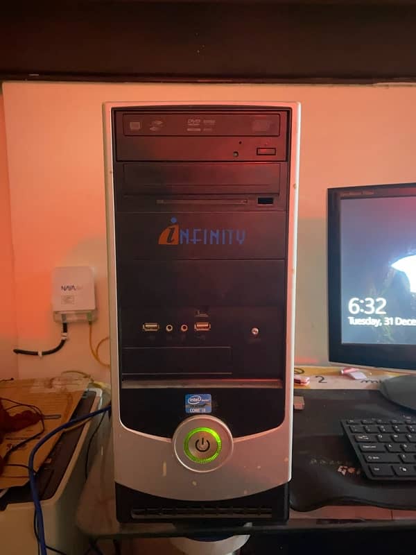 core i5 3rd gen pc with LCD screen 0