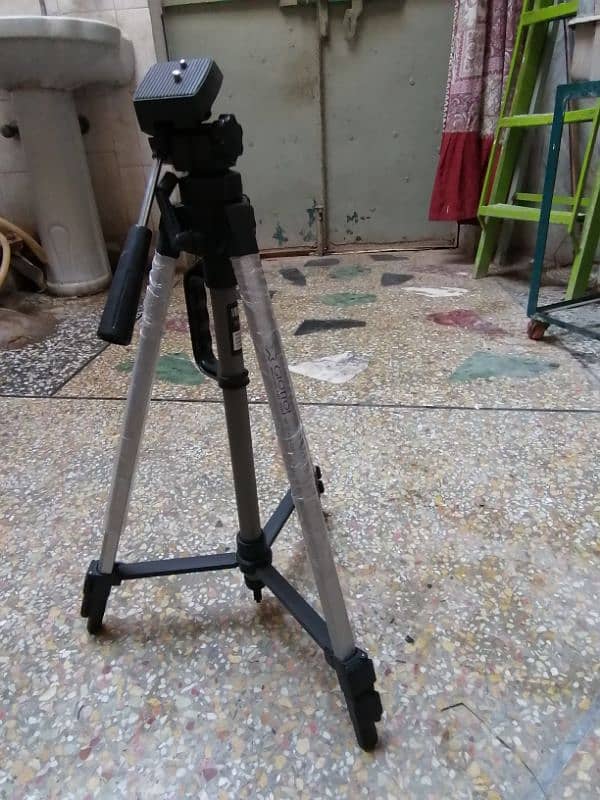 camera stand 1