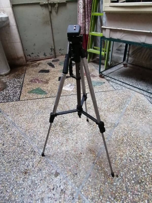 camera stand 2