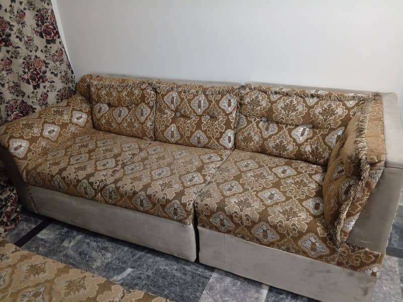 6 seater sofa 0