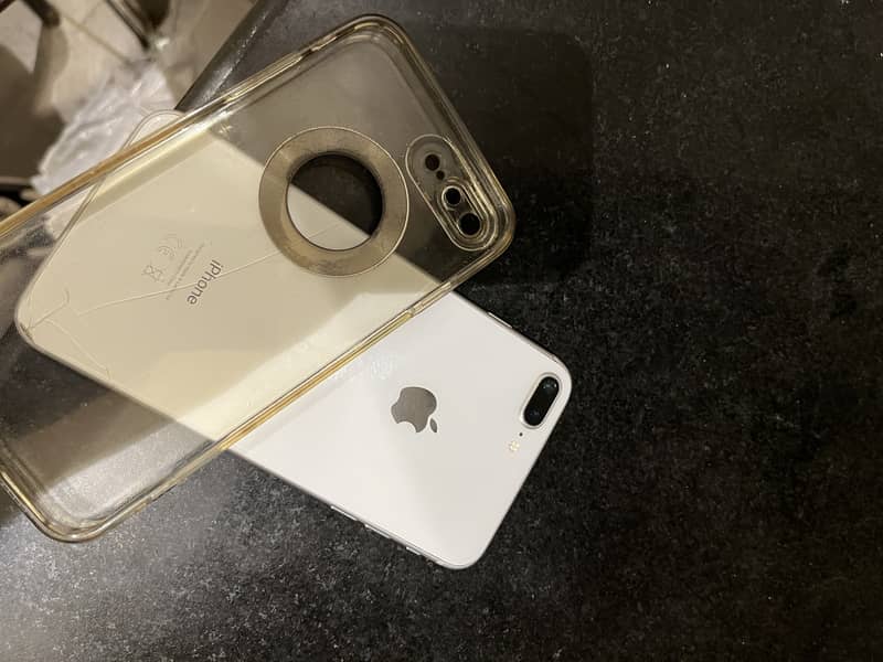 I phone 8plus 256 gb pta with box 3