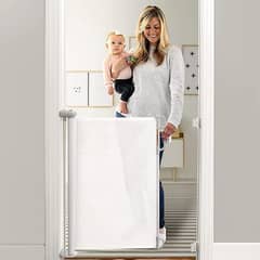 Retracable safety Baby gate