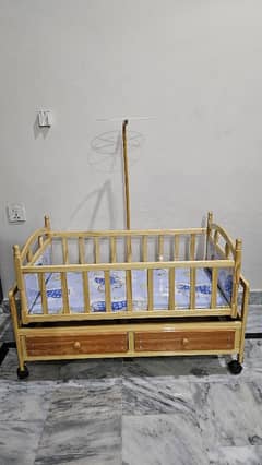 Junior baby cot with swing