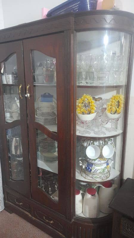 Dressing and Showcase for sale 2