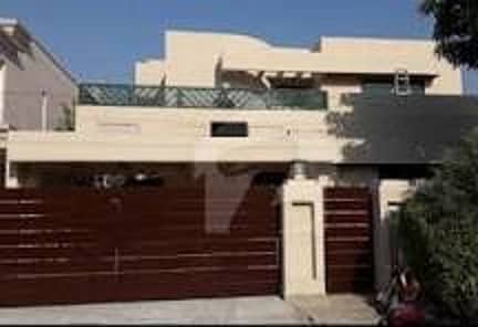 vip 2 bed apartment for OFFICE/LIVING facing park j1 johar town 0