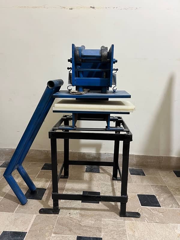 Hawai Chappal Making Machine Pressing machine 3