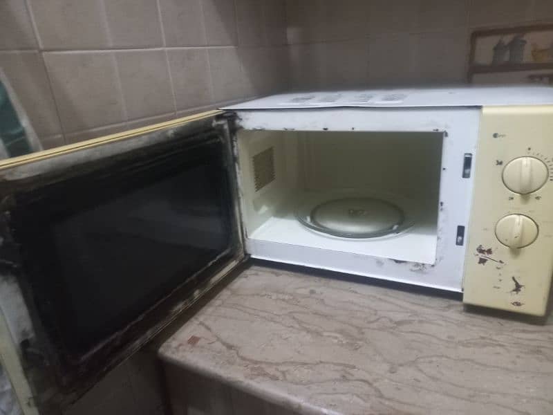 microwave in good condition 3