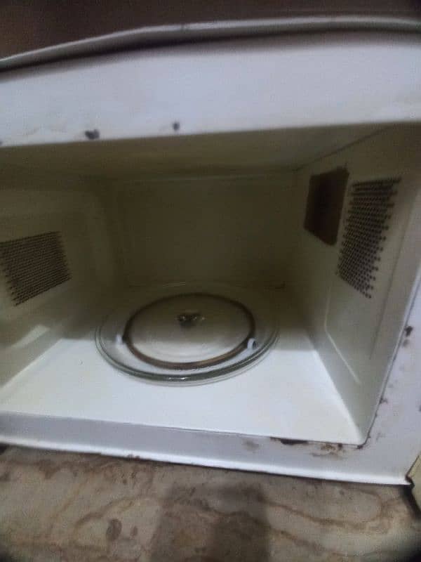 microwave in good condition 5