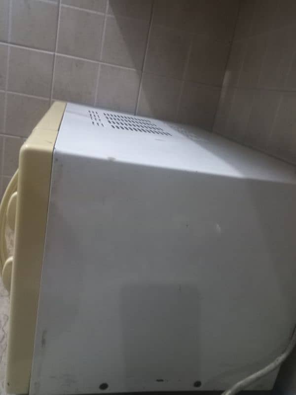 microwave in good condition 7