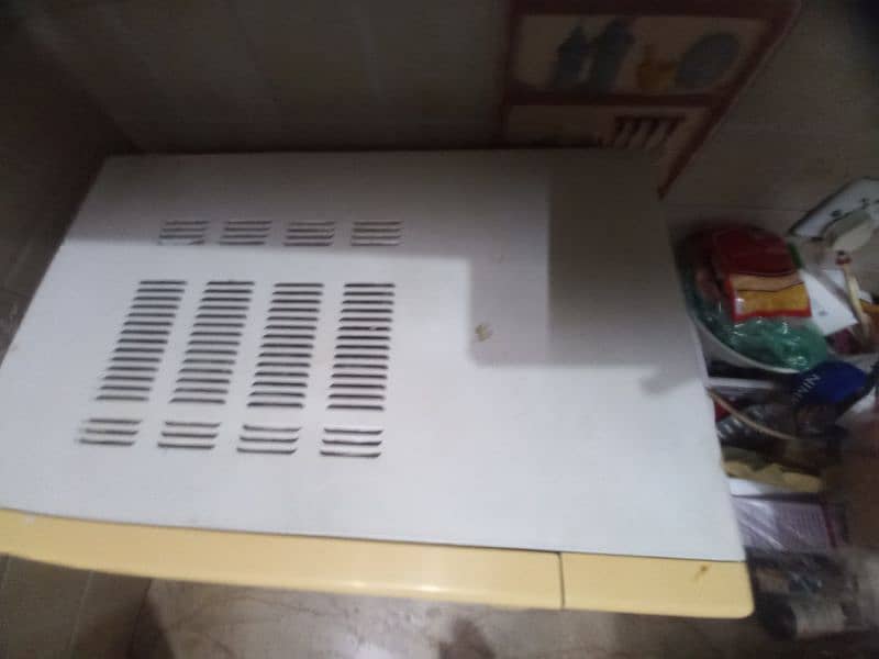 microwave in good condition 8