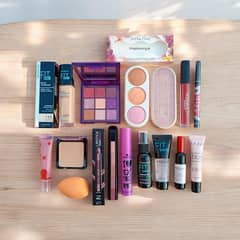 Ultimate makeup deal :18 in 1 Beauty Essentials pack