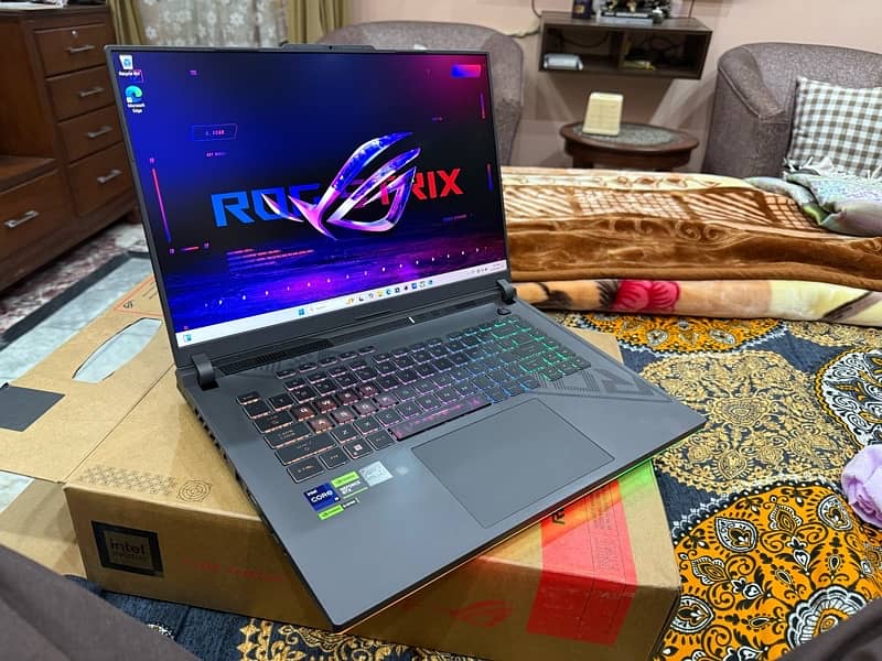 Asus Rog Strix core i9 13980hx rtx 4060 full box slightly used 4