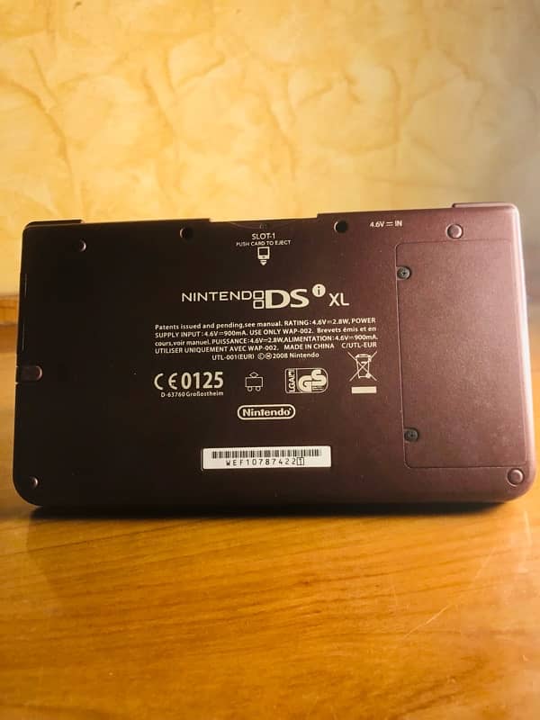 Nintendo DSi xl Mahroon colour 1