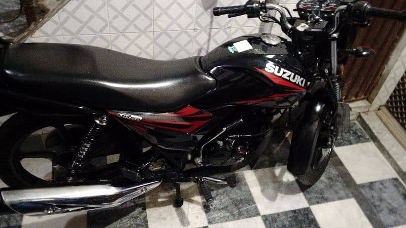 Suzuki GR black 150 05/2021 1