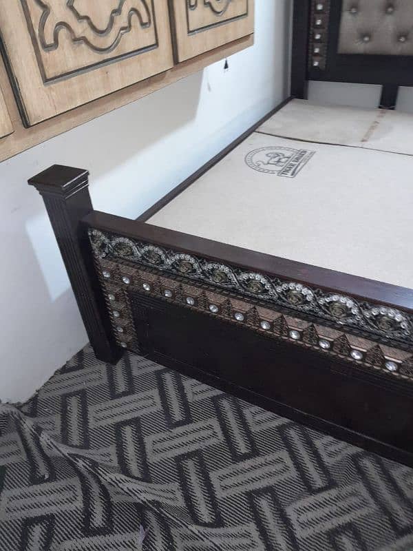 Bed for sale with side tables 4