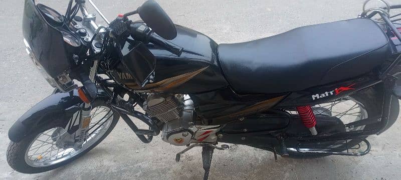 yb125z black colour self start 1