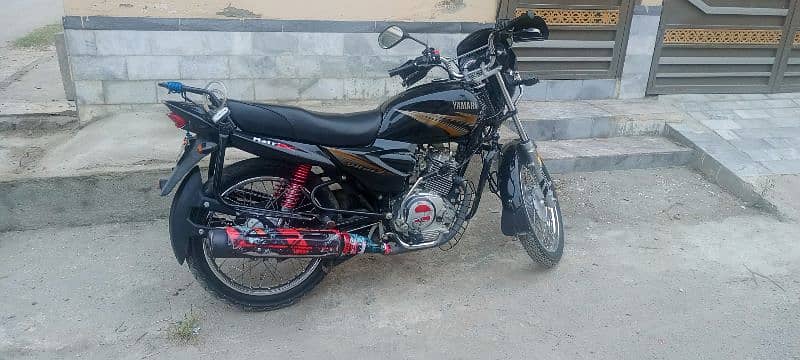 yb125z black colour self start 3