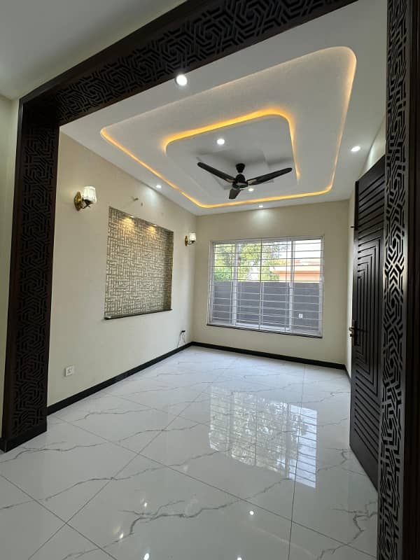 5 marla NEW brand 4 bed house near main park for sale 4