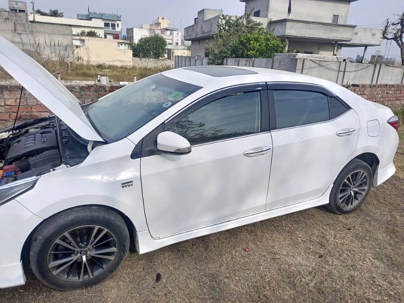 Toyota Altis Grande 2018 4