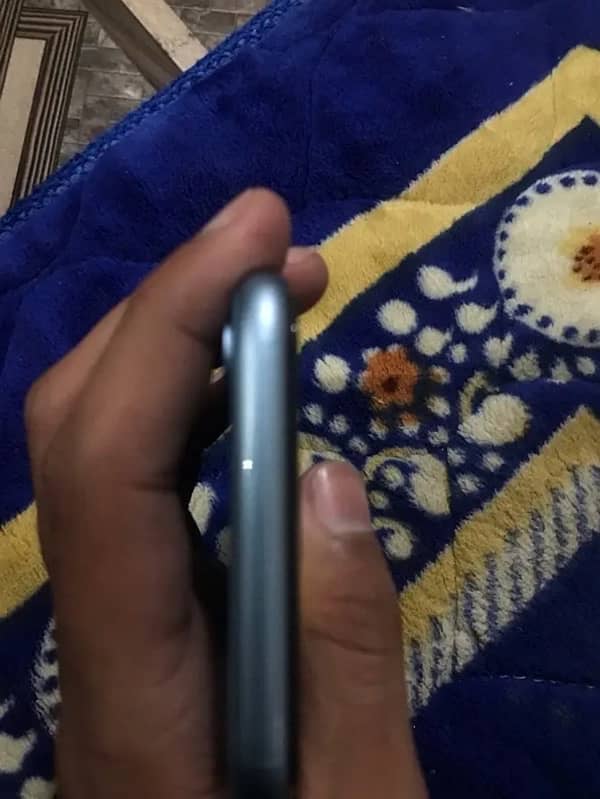 iPhone XR pta approved 4