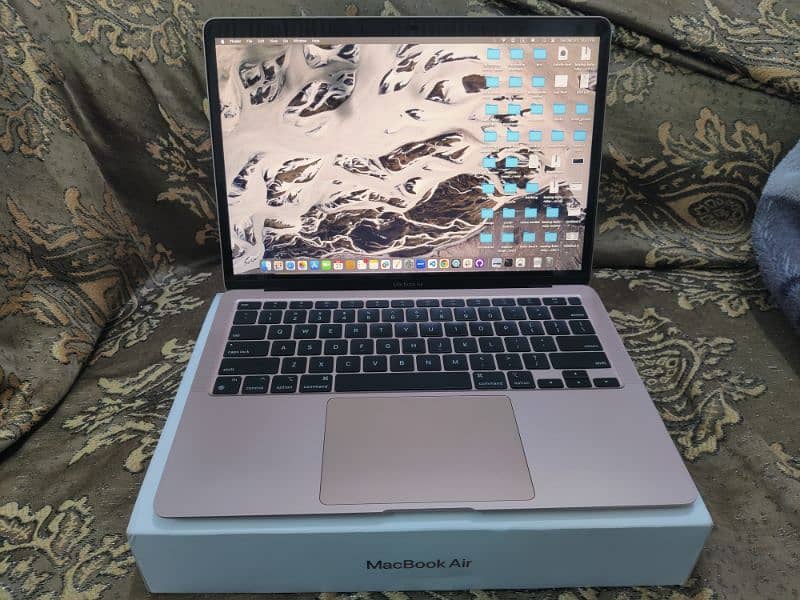 MacBook Air m1 10/10 with box 0