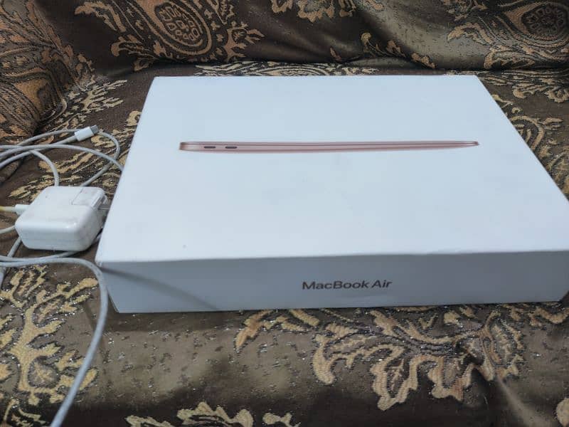 MacBook Air m1 10/10 with box 4