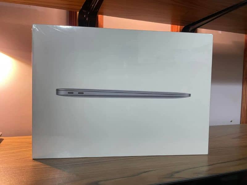 MacBook / MacBook Air M1 / MGN63LL/A  Air M1 / 8/256GB 2