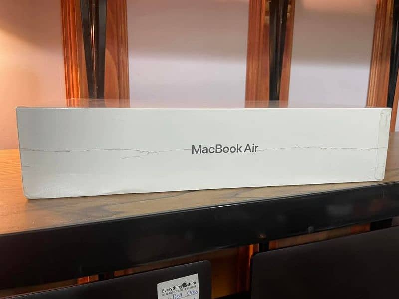 MacBook / MacBook Air M1 / MGN63LL/A  Air M1 / 8/256GB 3