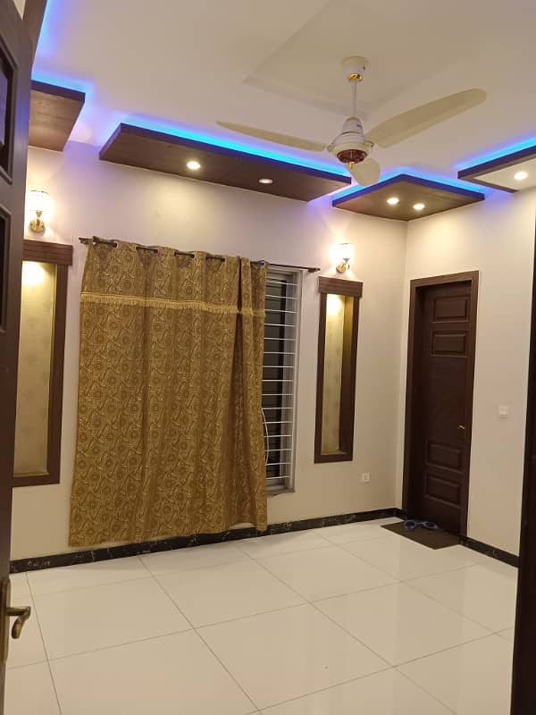 10 marla house upper portion for rent in Gulbahar block Bahria Town Lahore 4