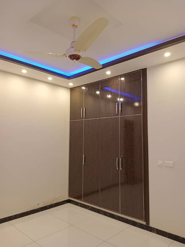 10 marla house upper portion for rent in Gulbahar block Bahria Town Lahore 5