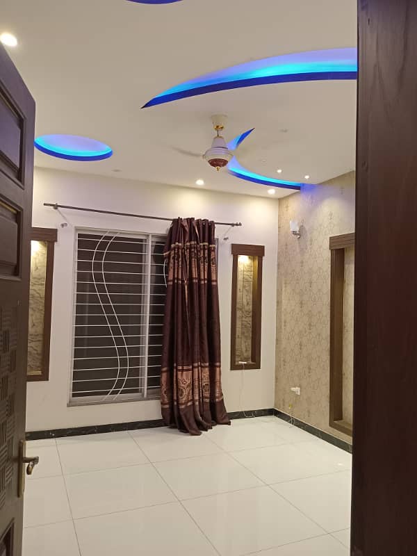 10 marla house upper portion for rent in Gulbahar block Bahria Town Lahore 8