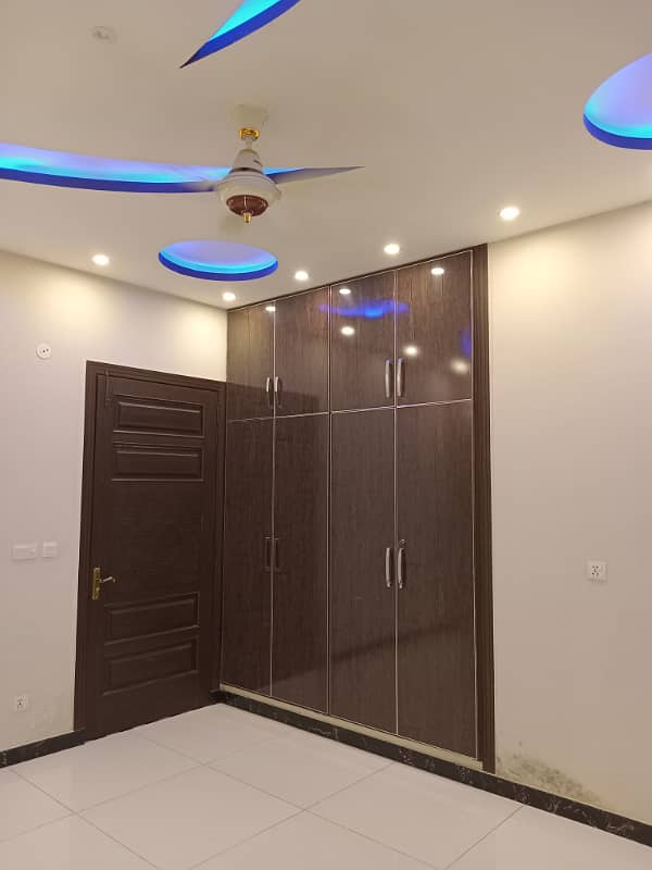 10 marla house upper portion for rent in Gulbahar block Bahria Town Lahore 10