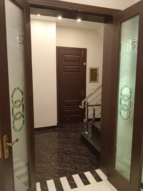 10 marla house upper portion for rent in Gulbahar block Bahria Town Lahore 13