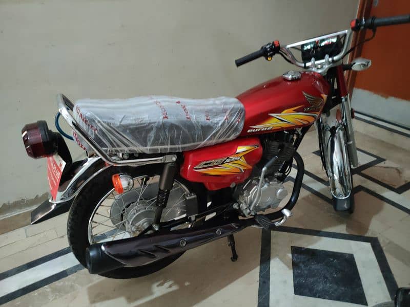 HONDA CG 125 MOTORCYCLE BIKE 10