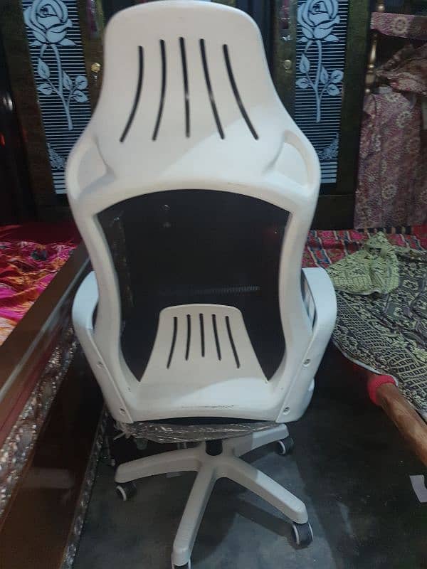 brand new chair with hydrolic seat 1