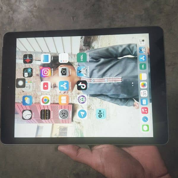 Ipad 6th generation (128GB) 3